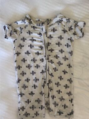 Cotton Short-Sleeve Baby Sleep Sack - White with Black Geo Print